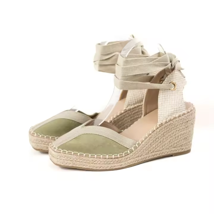 Sandalia de cuña en yute con suela antideslizante y diseño alpargata, cintas ajustables para un look veraniego 2025, perfecta en paseos y eventos informales, luciendo comodidad, estilo Paloma Wang - 1