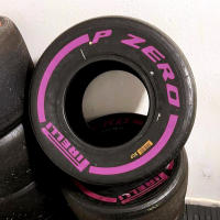 NEUMATICO FÓRMULA 1 PIRELLI P ZERO VIOLETA (Delantera 245/660-13) y (Trasera 330/660-13) - SpazioLuzio - details 1