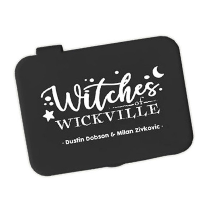 Caravan Games | Witches of Wickville | Juego de Cartas | Juego de Mesa de Estrategia de Brujas | Completa el Ritual y Rompe la Antigua Maldición | Las Brujas Están Malditas | Idioma: Español | De 1 a 4 Jugadores | Temática: Sobrenatural y Oscuro