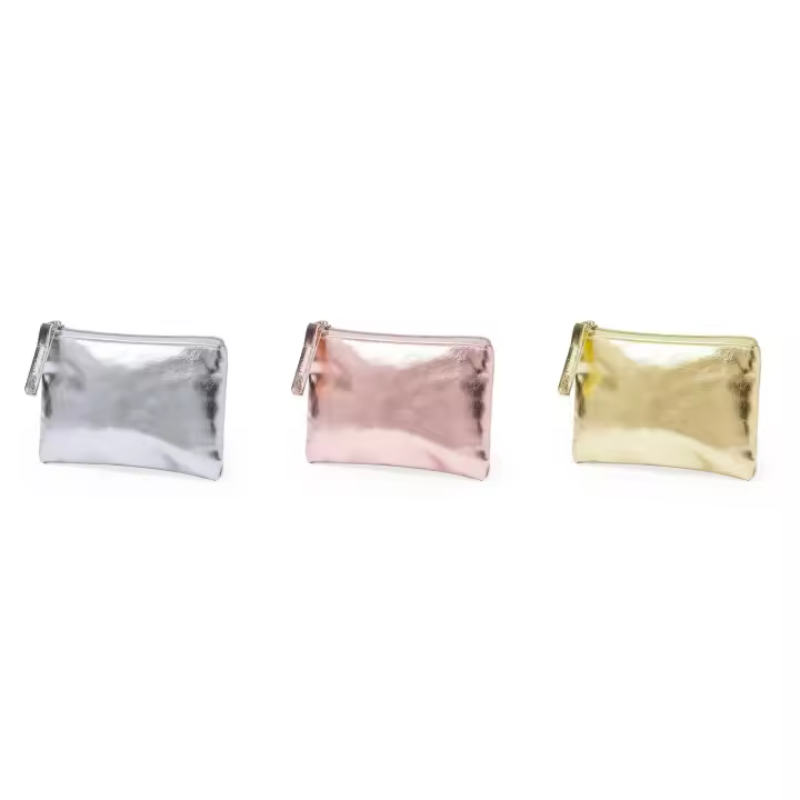 Monederos metalizados. Diseño original con suave cuerpo acabado en brillante polipiel. Medidas 12x8.5x0.5cm. En 3 colores, Oro, Plata o Bronce. Ideal como Detalles de Bodas, Bautizos, Comuniones, Fiestas de Cumpleaños Originales. - 1