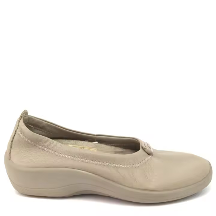 Cómoda  Bailarina mujer Arcopedico CABRERA de lícra taupe elástica aspecto piel lisa, vegana e hidrofugada. Ajuste elástico. Piso con sistema de doble arco lateral Altura Tacón bajo (3-5 cm) Referencia 4716-J81-TAUPE - 1