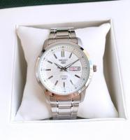 Seiko Watches Reloj Automático Hombre Seiko 5 SNKM83K1 - Dial Blanco - 43mm - Correa Acero - Resistente Al Agua 50m - details 1