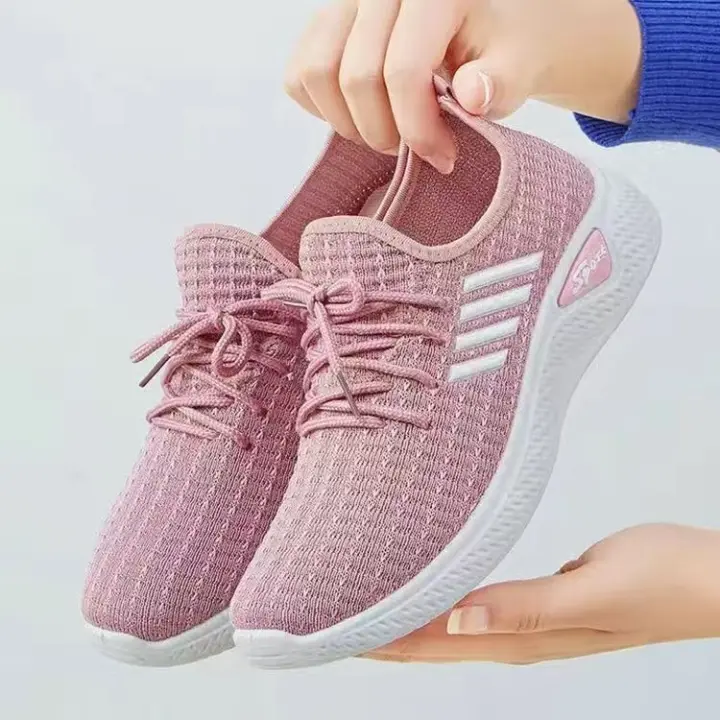 Zapatos de mujer de nuevo estilo, zapatos casuales de suela suave para caminar para madres, calcetines de moda, zapatos deportivos, zapatos individuales para mujeres - 1