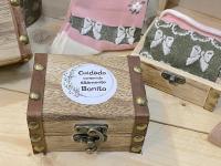 Calcetines de mujer estampados en cofre de madera de regalo: 3 Pares surtidos en baúl de madera para regalos originales en cumpleaños, amigo invisible, Navidad y aniversarios. - details 3