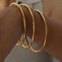 Pulsera De Acero Inoxidable Lujo Sencillo En Oro Y Plata Antiguo Patrimonio No Desvanecido Para Mujer Estilo Geométrico - details 0