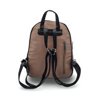 Mochila de nylon acolchado disponible en varios colores. Colección Primavera-Verano 2024. Ligera y cómoda con material lavable. Asas ajustables. CAMAR - details 2