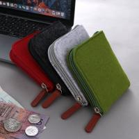 Bolso De Cambio Para Hombres Y Mujeres Porta Tarjetas De Crédito Y Identidad Mini Monedero De Lana Falsa Material Poliéster Tamaño 100mm*110mm Peso 30g - details 4