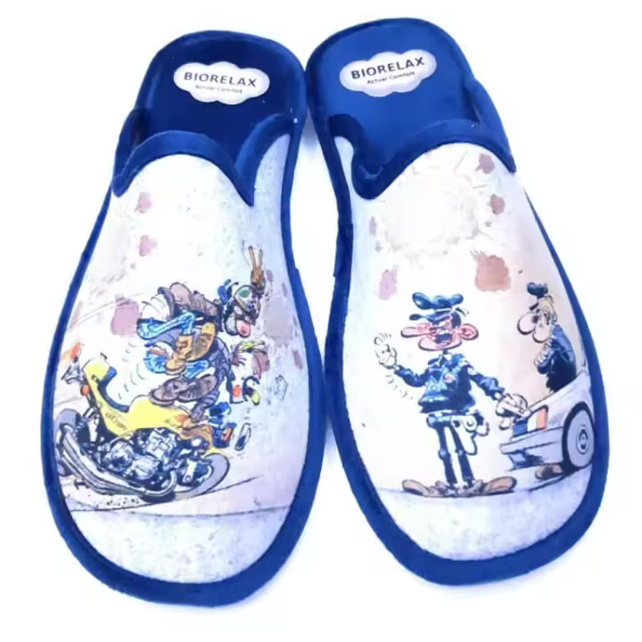 BIORELAX 1465 Zapatillas slipper para hombre fabricadas en paño con divertido estampado de "Comic", planta de espuma técnica, forro interior de tejido y suela de goma antideslizante. - 1