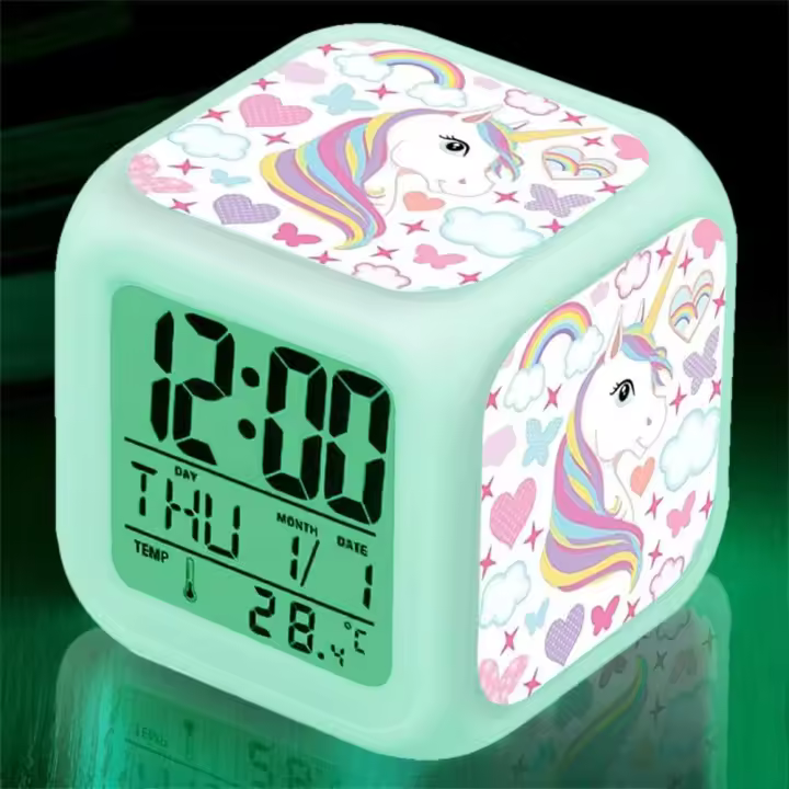 Reloj despertador para niños, Reloj despertador digital de 7 Colores con 8 Sonidos de Alarma, Reloj with Luz LED de noche with calendar de fecha y temperature - 1