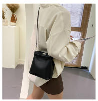 Bolso De Hombro Para Mujer En Cuero PU Negro Estilo Casual Bolso Tote Diseño De Marca Bolsa De Mujer Con Cierre De Cremallera - details 5