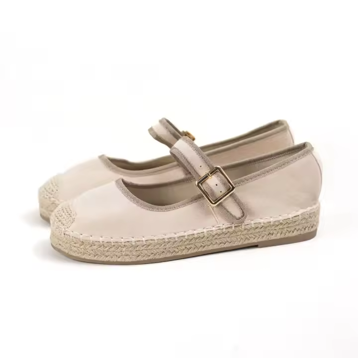 Alpargatas de serraje con suela de yute y pulsera ajustable. Diseño artesanal con hebilla metálica para un ajuste perfecto. Cómodas y ligeras, ideales para looks casuales y frescos en verano Paloma Wang - 1