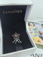 PANDORA Stranger Things 793562C01 - Colgante móvil de Plata de Lei con circonitas, compatible con Plumas Moments, Rot, Plata de Lei, Circonita cúbica - details 2