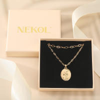 Encanto Collar con colgante geométrico de moda para mujer, con letras doradas y mariposa. - details 16