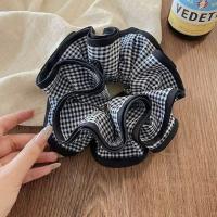 Cinta Para El Cabello Grande a Cuadros Negro Y Blanco Estilo Retro Y Dulce Con Flores En Pleated Oversized Banda Elástica Para Mujeres - details 4