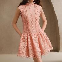 Vestido Mini De Encaje Con Agujeros Huecos Para Mujer Cuello Erguido Sin Mangas Cintura Alta Spliced Botones Estilo Vintage - details 11