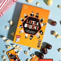Little Secret - Juego de Mesa, Gran Premio del Juego 2022, de 3 a 9 Jugadores, Juegos de Palabras, Misterio, Creatividad y Diversión - Juega con Amigos y en Familia - Adultos, Chicos y Chicas - details 7