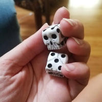 16mm D6 De Resina Con Patrón De Cráneo Poligonal En Blanco Y Negro Para Juegos De Mesa RPG DND Trpg Juego De Halloween - details 4