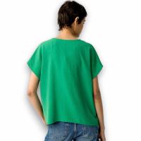 Blusa Maxine Verde Tiffosi - Satinada Fluida y Escote V - details 1