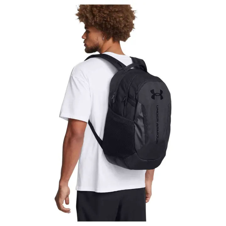 Mochila Under Armour Hustle 6.0 para hombre en color negro - 1