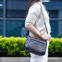 Bolso Bandolera De Moda Para Mujer En Cuero PU Gran Capacidad Con Múltiples Bolsillos Bolso De Hombro Negro Con Relieve Para Salidas Y Fiestas - details 2