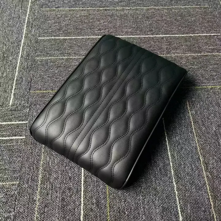 Almohadilla De Reposabrazos De Coche 2024 Tapete Bordado En PU Cuero Protección Del Consolador Central Almohadillas De Espuma De Memoria Accesorios De Estilo Para El Interior Del Vehículo - 1