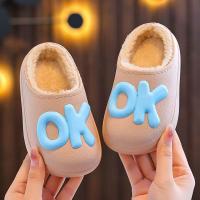 Chinelos De Peluche Cálidos Y Impermeables Para Niños Y Adultos Con Suela Antideslizante Dibujos De Letras Invierno - details 3