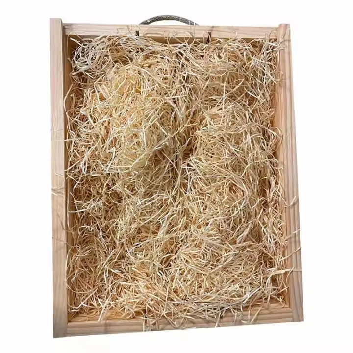 Deliex delicias de Extremadura. Caja de madera para vino con lana de madera  3 botellas  Perfecta cómo regalo para decorar y proteger. Con tapa corredera en DM. - 1