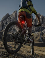 Luz Trasera De Bicicleta Inteligente LED Recargable Impermeable Con Sensor De Freno Automático Luz De Ciclismo Para Asiento Posterior - details 3