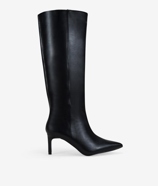 Bosanova Botas altas hasta el rodillo para mujer con efecto charol y suela con puntera alargada y tacón fino. Cierre con cremallera interior.