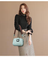 Bolso Bandolera De Mujer Con Hebilla Cuadrada Capacidad Grande Estilo Casual Lujoso Diseñador Bolso De Mano Para Viajes - details 7