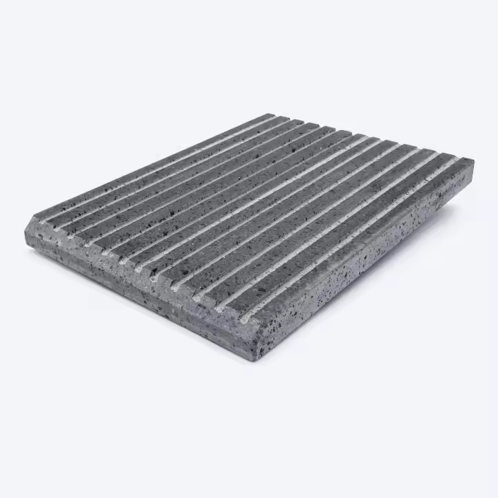 LIVIC HEART-Placa refractaria de Piedra Volcánica para barbacoa 39x30x3 cm con Escalada horizontal - Cocción natural mejor Piedra Olar, excelente para Carnes pesadas y verduras - 1