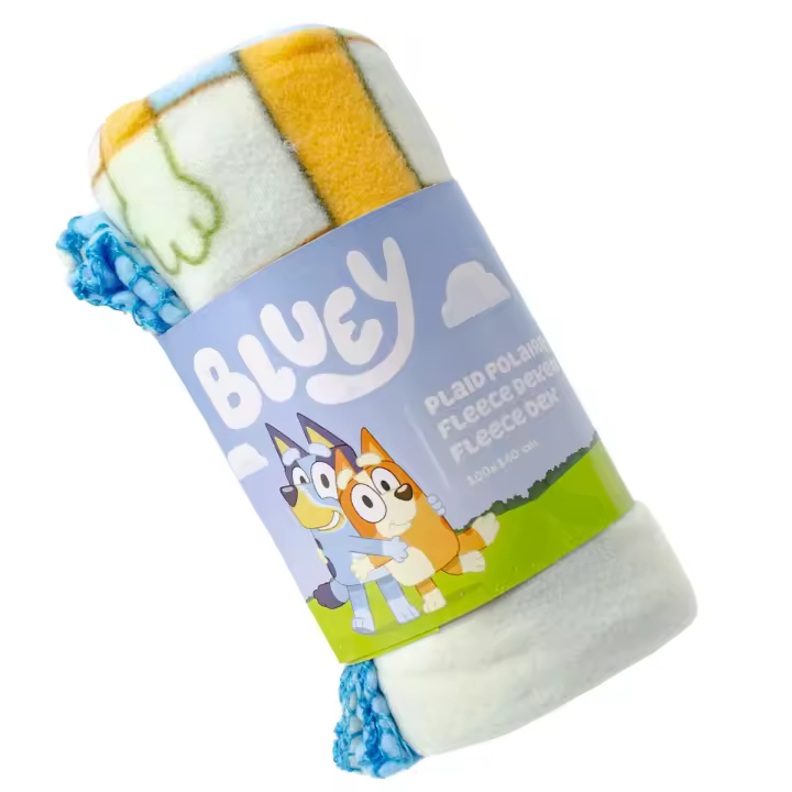 Bluey Manta infantil de 100x140 cm 100% Polyester - estampa familiar de Bandit, Chilli, Bingo y por detras Bluey dormido  Producto oficial de Bluey para niños de LUDO BBC STUDIOS - 1