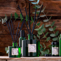 IMPACTE MILANO. Mikado Aromático 100ml Apothecary Italy, Ambientador Varillas Envase de Diseño color Verde. Aroma Florence, Fragancia de Jazmín, Geranio y Flores Blancas. Difusor Perfumado para el Hogar. Fabricado por Vila Hermanos - details 0