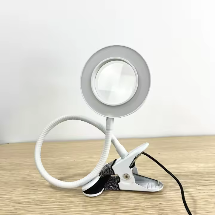 Lámpara de escritorio LED ajustable con fuente de luz y lupa, regulable, cambio de color, protección ocular, lupa con clip para lectura, trabajo de oficina y bricolaje, lupa iluminada de 10x, lupa iluminada con clip, lupa de 10x, lámpara de escritorio de - 1
