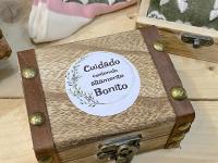 Calcetines de mujer estampados en cofre de madera de regalo: 3 Pares surtidos en baúl de madera para regalos originales en cumpleaños, amigo invisible, Navidad y aniversarios. - details 1