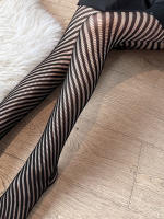 Medias De Pesca Con Estampado Rayado Para Mujeres En Color Negro Telas De Encaje Antihueco Seda Oversized Medias De Tatuaje Falso Retro - details 4