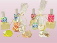 bálsamo de labios aroma vainilla y atomizador de cristal en bolsa de regalo con lazo y pegatina personalizada de comuniones regalos originales para invitados de comunión personalizados detalles para invitadas de comuniones - details 1