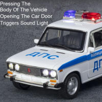 Modelo De Coche De Policía Lada 2106 a Escala 1/24 En Aleación De Metal Con Función De Retroceso Y Simulación De Luz Y Sonido Regalos Para Niños Vehículos De Metal Para Juguete - details 3