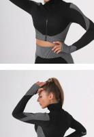 Traje de Yoga transpirable sin costuras para mujer, ropa de Fitness de verano, conjunto de tres piezas de secado ajustado, zapatos deportivos, accesorios de ropa - details 2