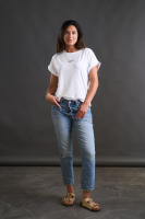 Camiseta básica blanca "actitud +" de Anabel Lee. Camiseta básica con mucha caída, de viscosa, con detalles bordados - details 4