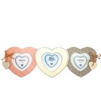 Portafotos múltiple de madera para colgar con espacio para tres fotos de 4" x 4" (9 x 9 cm) con forma de corazón en tonos pasteles - dispone de una cuerda para poder colgarlo en la pared - Regalo ideal, práctico y memorable para las personas más queridas - details 3