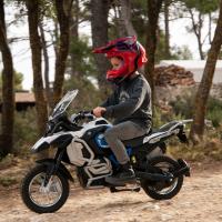 INJUSA - Moto Eléctrica Infantil BMW R1250 GS, Moto a Batería para Niños de 6 a 10 Años, Batería 24V, Acelerador Progresivo en Puño, Freno de Tambor, Ruedas Hinchables, Llantas Metálicas, Luces LED, Velocidad máx. 12 km/h, Licencia Oficial BMW, Color Azul - details 1