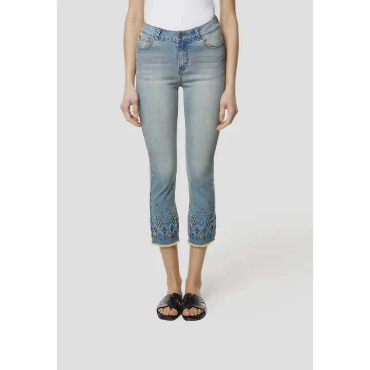Koroshi - Pantalón pirata vaquero mujer con efecto push-up, denim elástico 73% algodón y bordado artesanal, azul medio - 1
