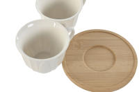 LILI HOME Set de 6 Tazas de Porcelana con Plato de Bambú – Elegancia y Sencillez. Capacidad de las Tazas: 90 ml, ideal para café expreso, té o infusiones pequeñas. Dimensiones: 8.5 x 6.4 x 5.5 cm. Viene en una caja cuidadosamente diseñada, lo que lo convi - details 2