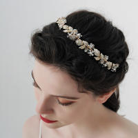 Diadema De Crystals Retro Con Flores Para Novia Accesorio De Cabello Hecho a Mano Adorno Para Fotos De Boda Para Mujeres - details 1