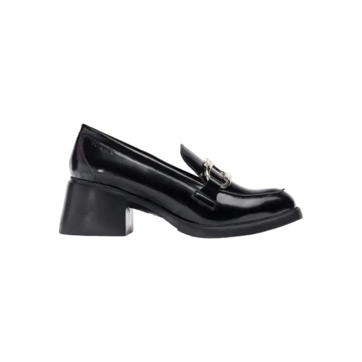 mocasin con maxi aplique piel brillo piso tecnologia fly modelo kimba fabricado en españa - 1