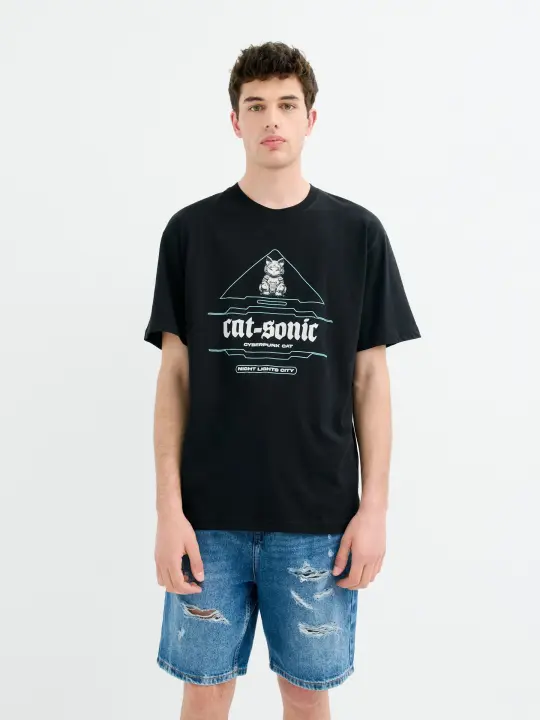 Camiseta oversized de algodón con estampado cyberpunk de gato robótico, ideal para un look urbano INSIDE - 1