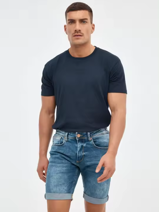 Bermuda denim azul claro, 5 bolsillos, cierre botón/cremallera, bajo con vuelta INSIDE - 1