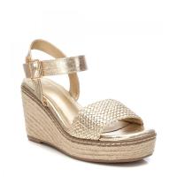 Sandalias plataforma mujer XTI 143828 01 SANDALIA CUÑA PALA GRABADA ORO 35738 25V - details 2