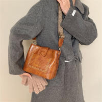 Bolso Bandolera De Cuero PU Vintage Para Mujer Lujo Diseñador Negro Bolso De Hombro Con Cadena Estilo Elegante Y Versátil - details 10